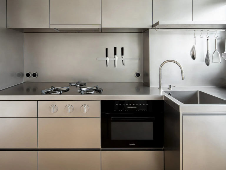 Kitchen with Stainless Steel Set (Landscape)